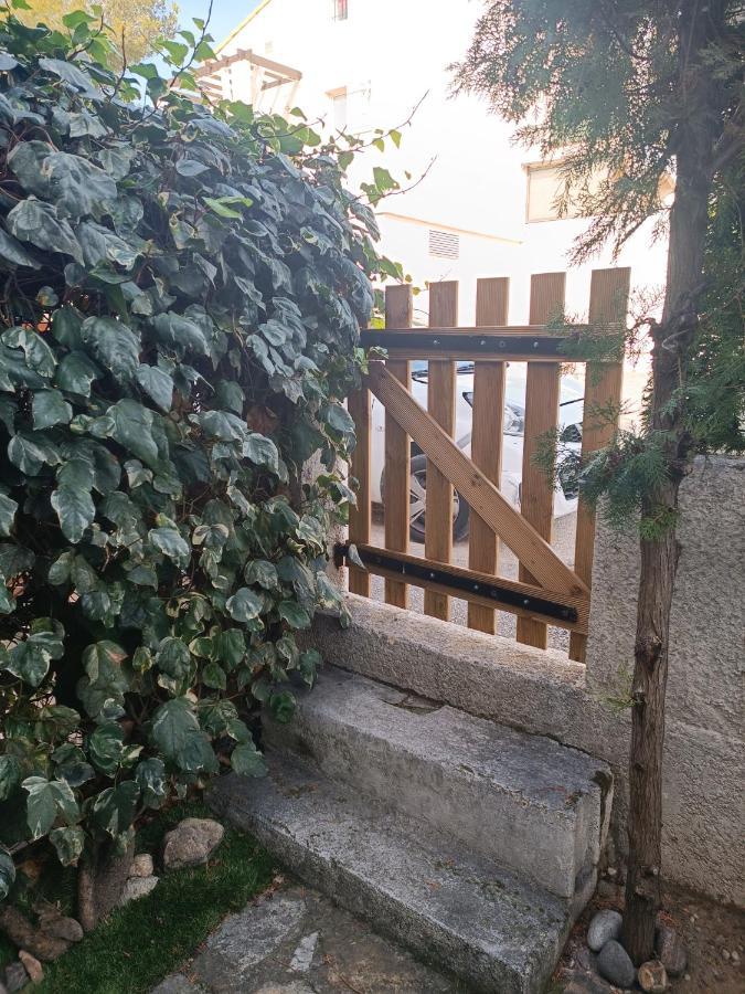 Apartment Joli Res Au Calme En Rez De Jardin A Bandol. *